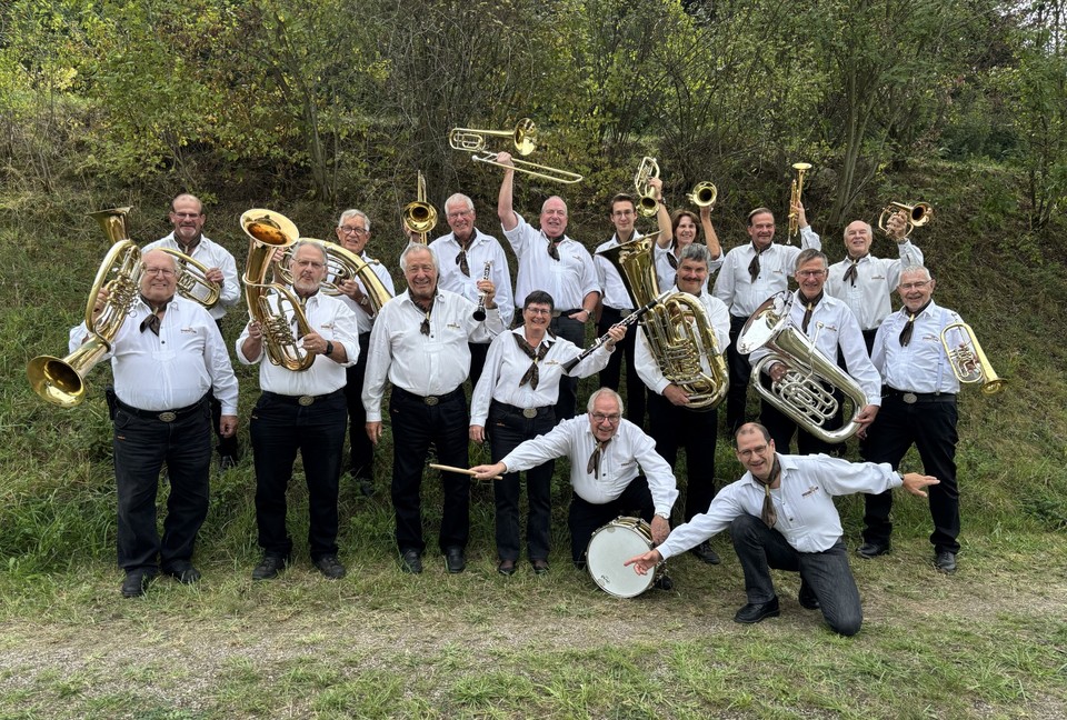 Die Musikantinnen und Musikanten der Blaskapelle Selve Thun